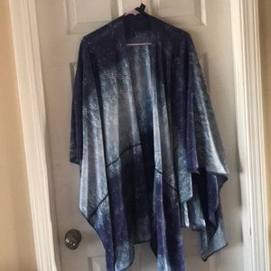Ambrielle soft blue cape with pockets